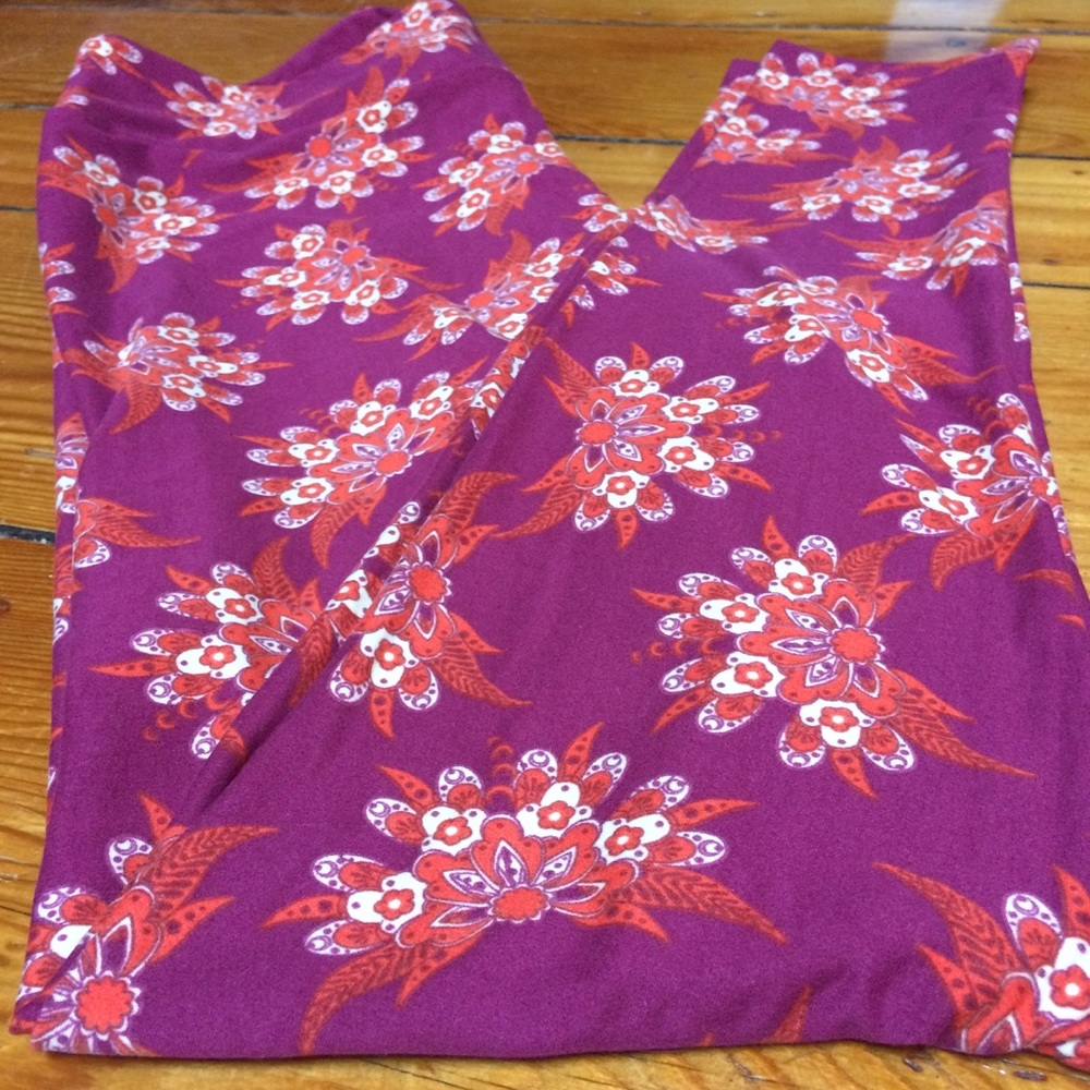 With bundle of 3 only please!Lularoe TC gorgeous boho floral 💐 leggings!